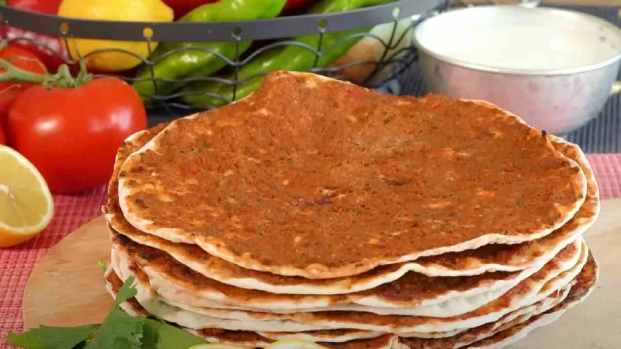 Lahmacun Hamuru Nasıl Yapılır? Lahmacun Tarifi Nedir?